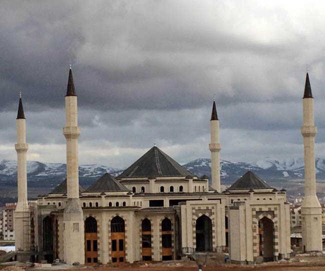 Ahi Evran Üniversitesi Camisi İbadete Açıldı