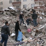 AFAD BA?KANI OKTAY YERKÖY?DE ÇÖKEN B?NANIN ENKAZINI ?NCELED? AFAD BA?KANI OKTAY: ?ZORUNLU DEPREM S?GORTASI ÇOK ÖNEML??