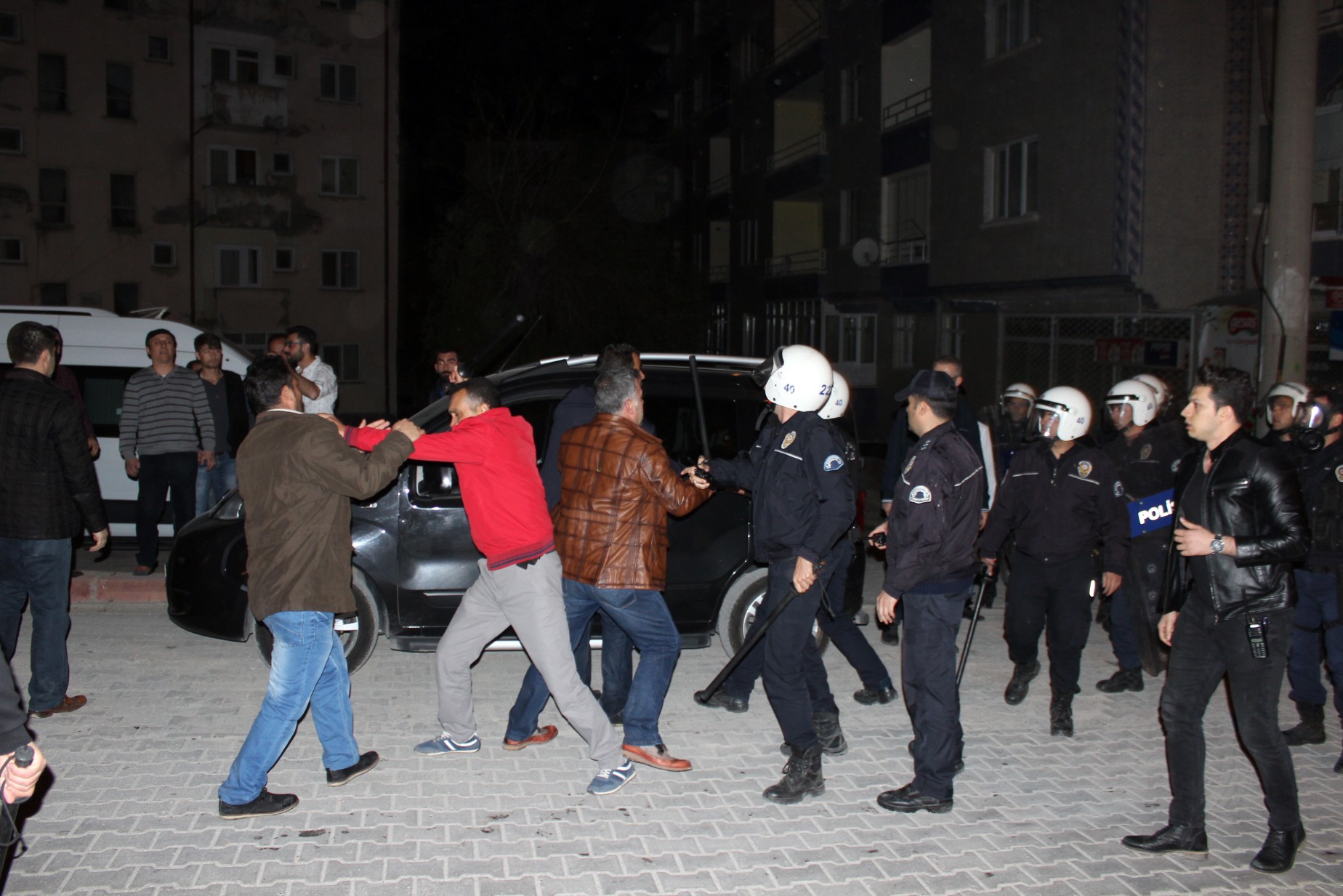 FABRİKA İŞÇİSİ İLE POLİS MÜDÜRÜ ARASINDAKİ İLGİNÇ DİYALOG