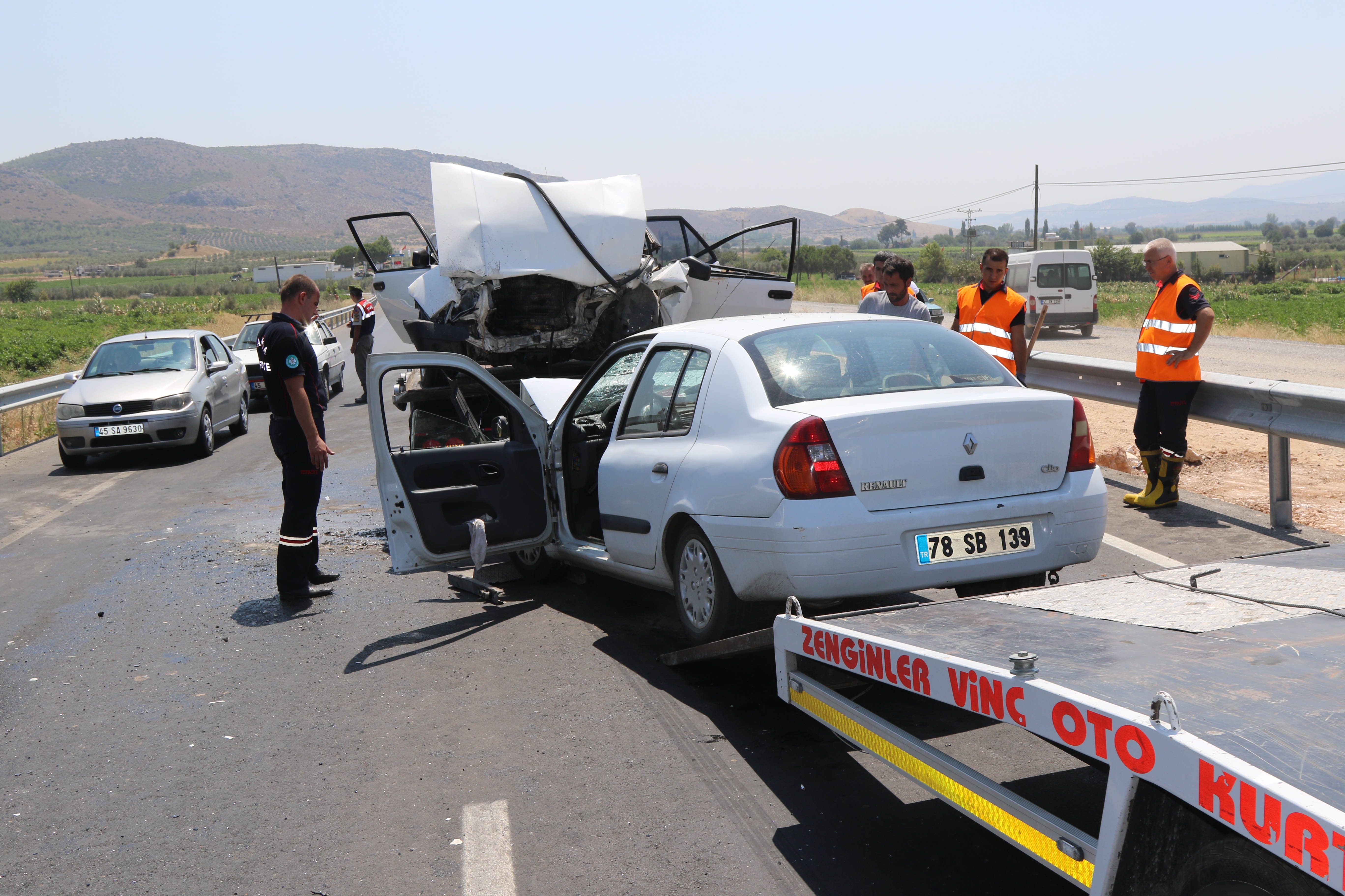 Akhisar’da trafik kazası: 2 ölü, 1 yaralı