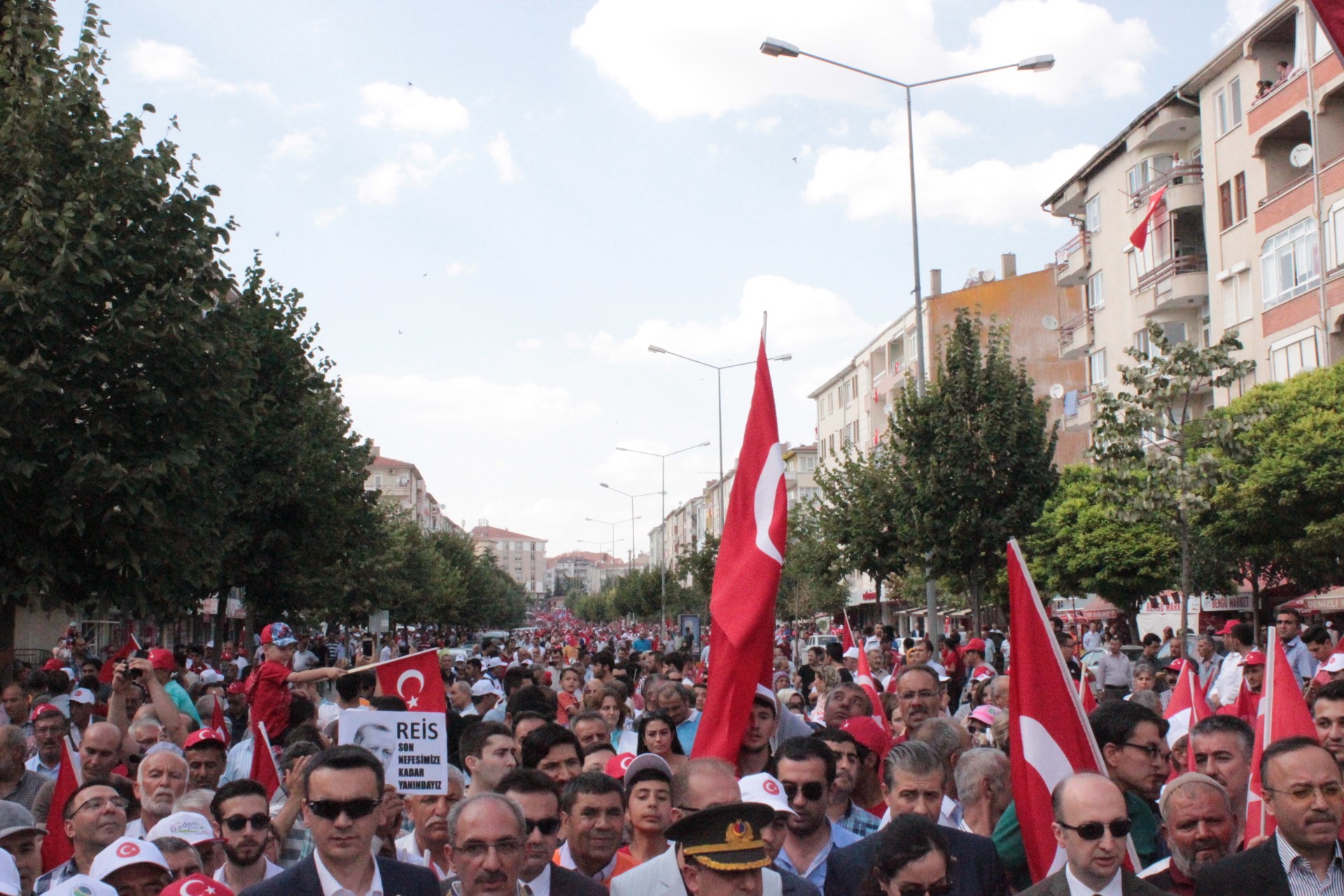 Kırşehir’de binlerce kişi demokrasi için yürüdü