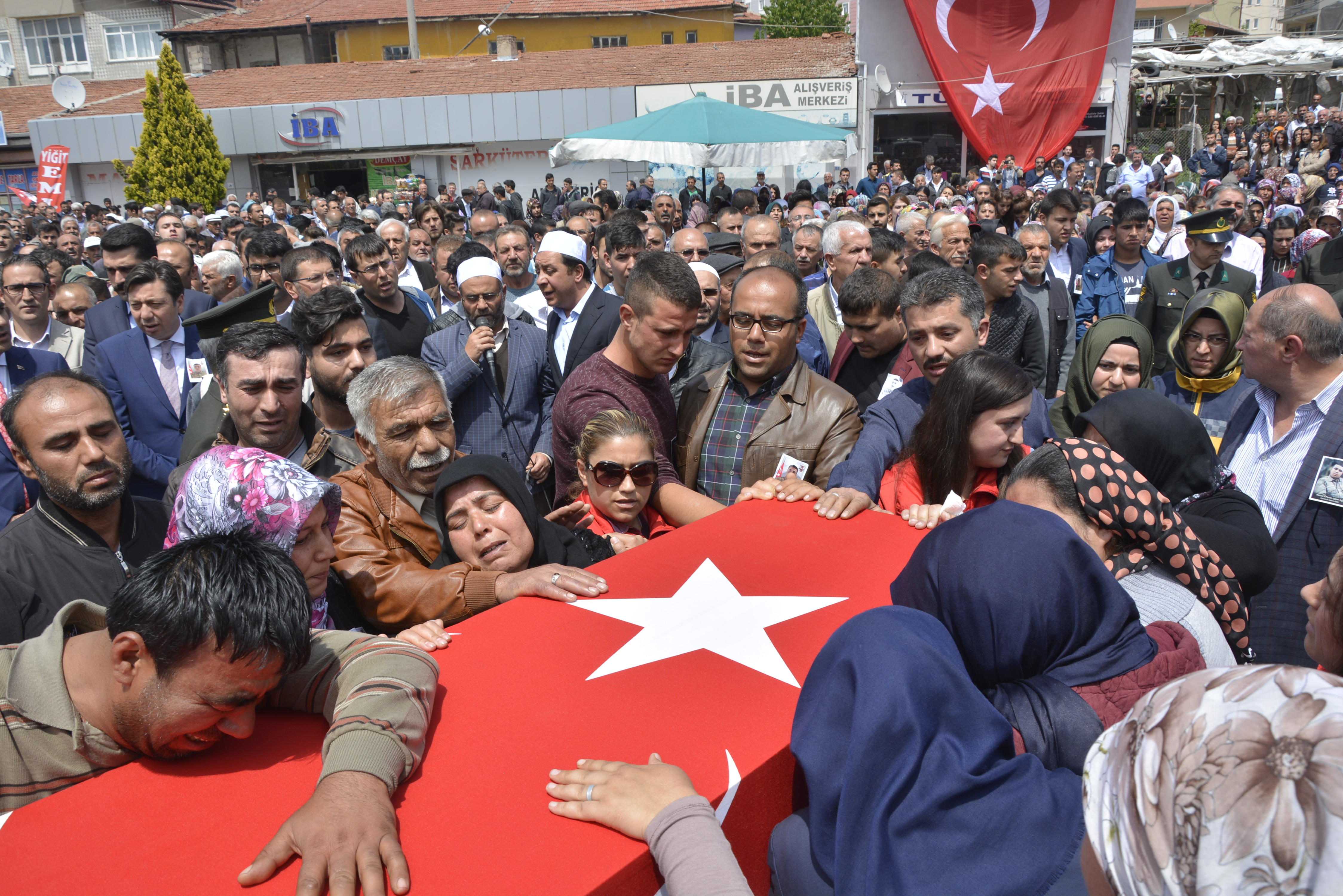 Şehidimiz Toprağa Verildi    