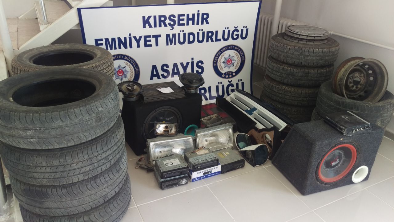 Evlerini Yedek Parça Dükkanına Çevirmişler