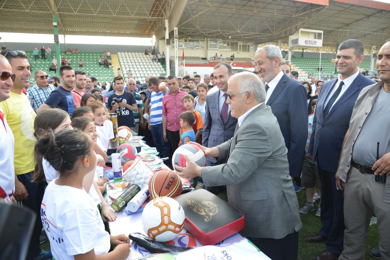 Yaz Spor Okulları Açılış Töreni Yapıldı