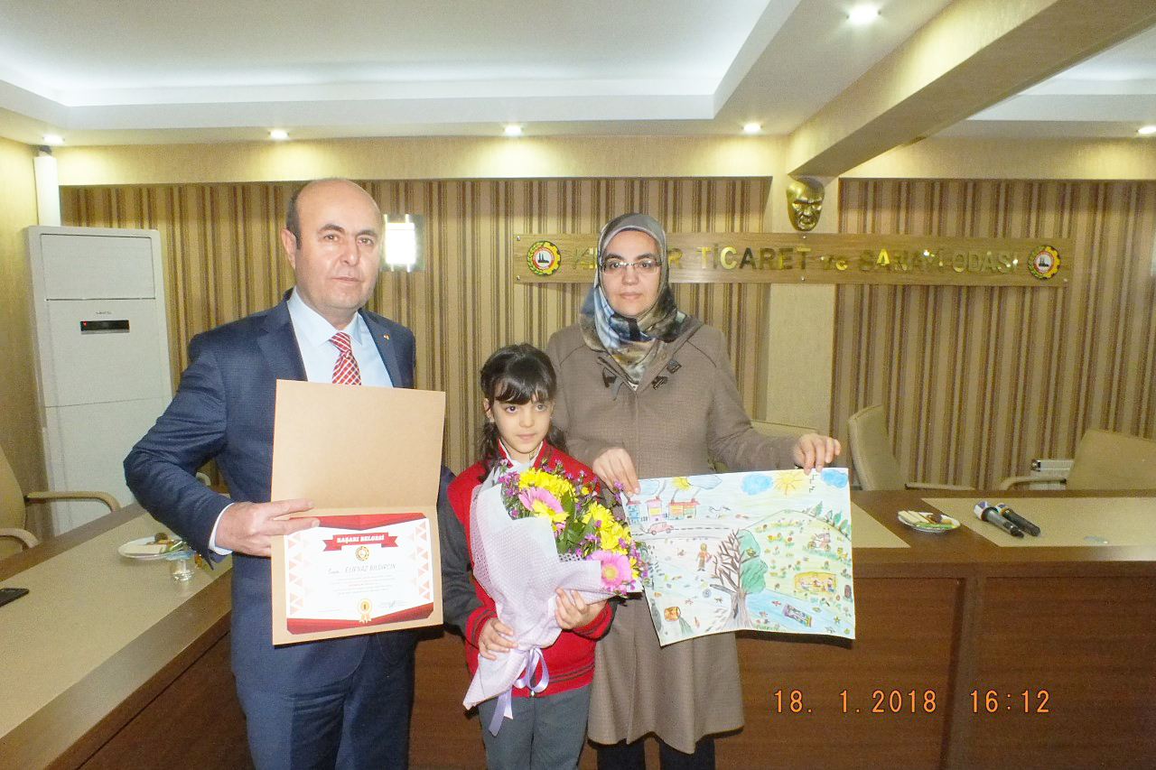 ÖĞRENCİLERE ÖDÜLLERİ VERİLDİ
