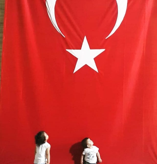 Çocuklar Bayrak ve Atatürk Sevgisi ile Büyüyor