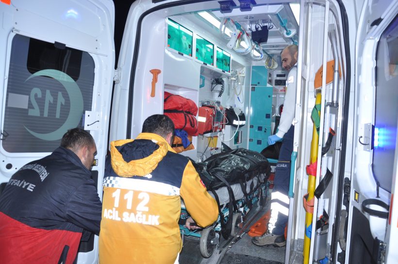 Kırşehir’de otomobil ile minibüs çarpıştı: 2 ölü, 3 yaralı