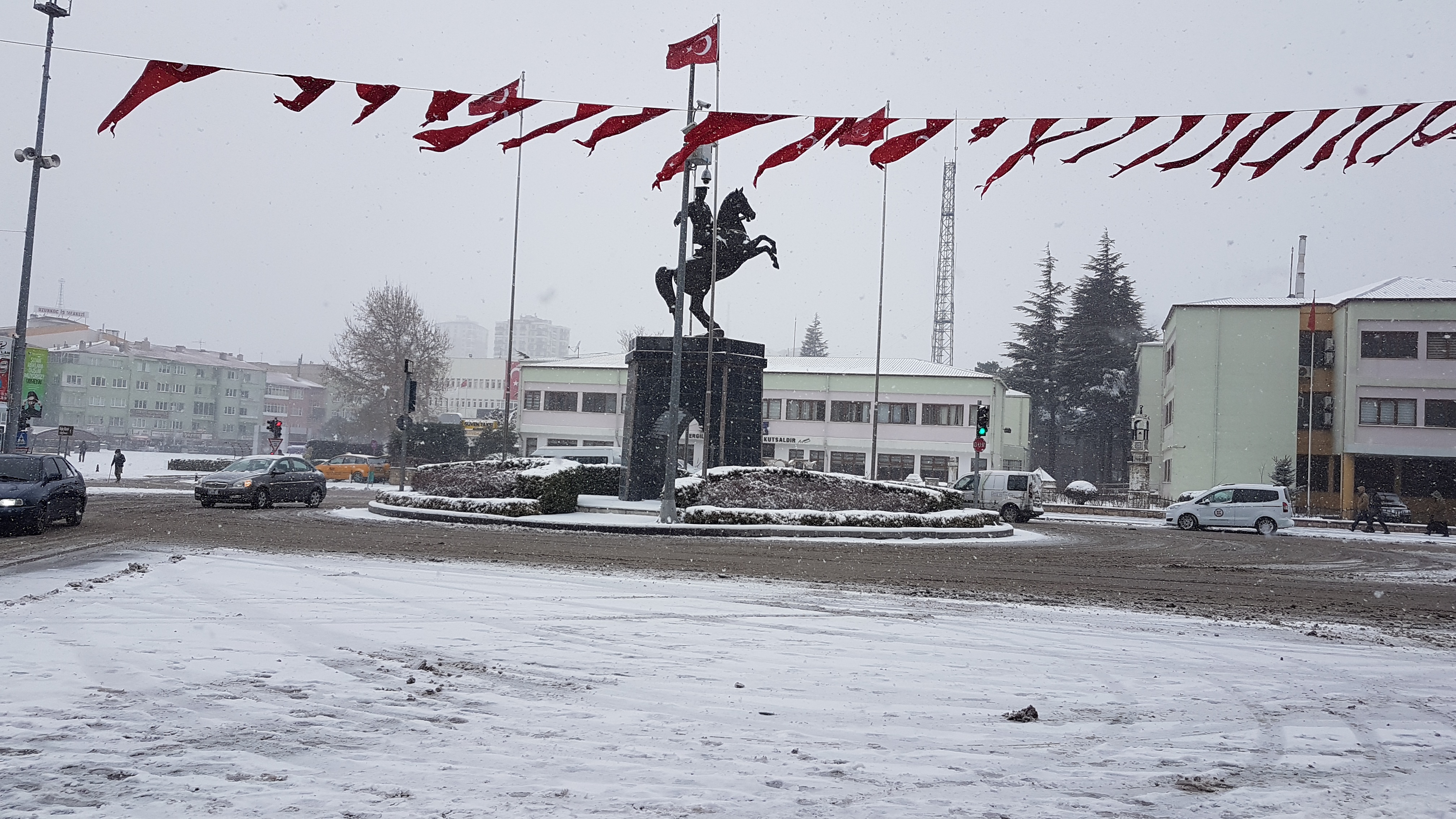 Kırşehir ve Niğde’de kar yağışı