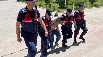 Kırşehir’de kendilerini jandarma olarak tanıtıp dolandırıcılık yapan 2 zanlı tutuklandı