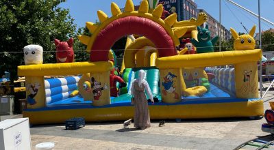 Lunaparkın olmadığı Kırşehir’de Çocuklar gezici parkta eğleniyor