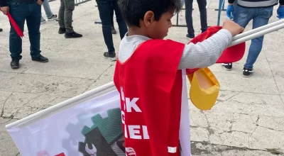 İşçi Bayramı’nın en renkli protestocusu küçük emekçiler