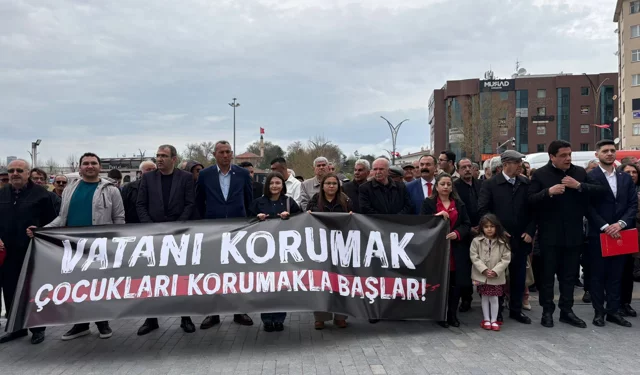 CHP Kırşehir İl Başkanlığı Atasının Huzurunda: CHP’den Çelenk Sunumu